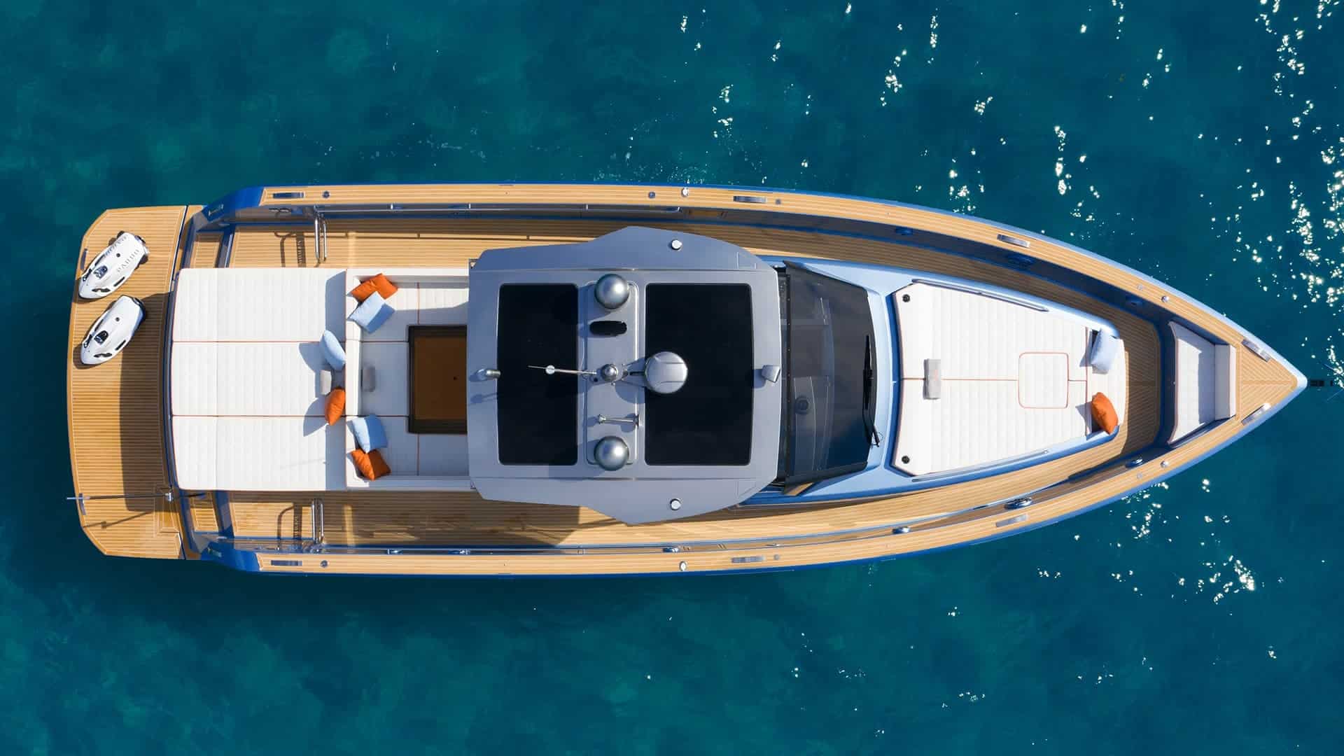 Yacht de luxe à louer à Calvi sur les eaux turquoise de Corse