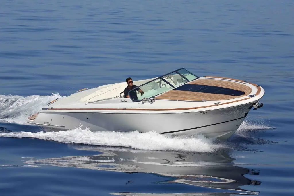 Bateau Chris craft 32 Corsair Héritage 8 personnes 10.40m