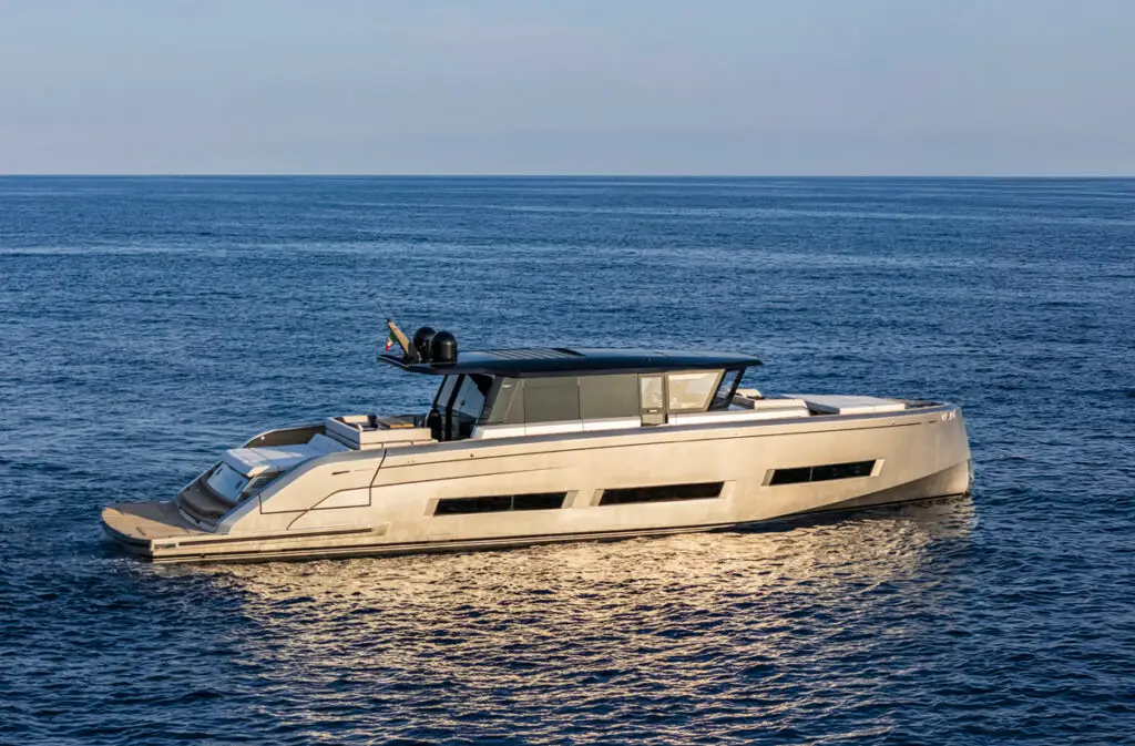 Bateau Pardo GT 75 12 personnes 22.85m
