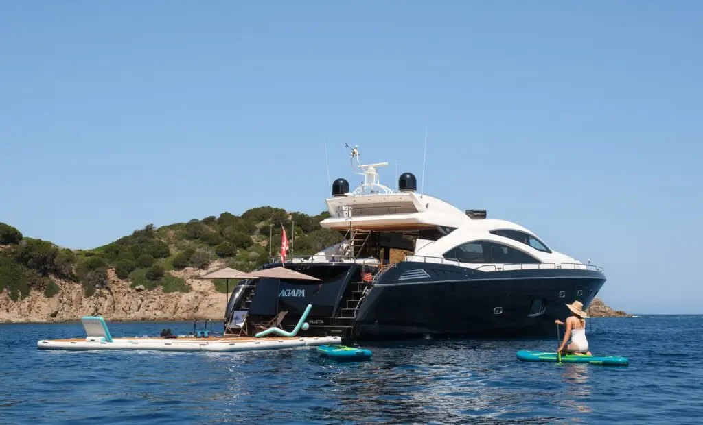 Bateau Sunseeker Predator 84 12 personnes 26.50m
